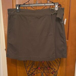 🎁🎁🎁BOGOHO 🎁🎁🎁NY&C Olive Green Wrap Skirt-XL